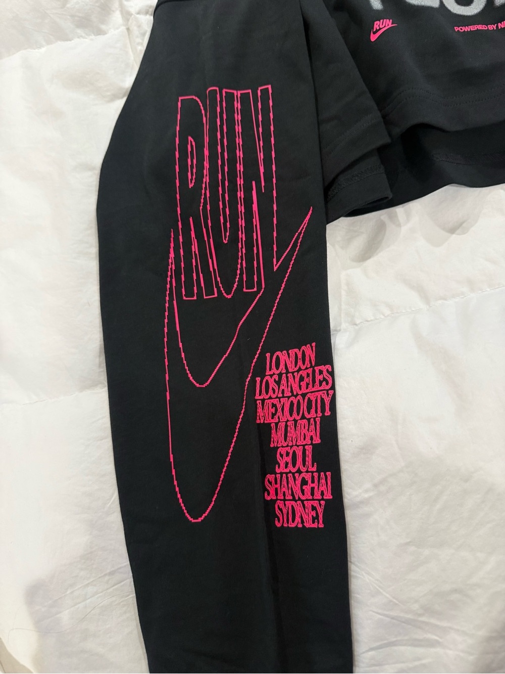 Nike After Dark Tour Women's Oversized Long-Sleeve Cropped T-Shirt - Picture 15 of 17